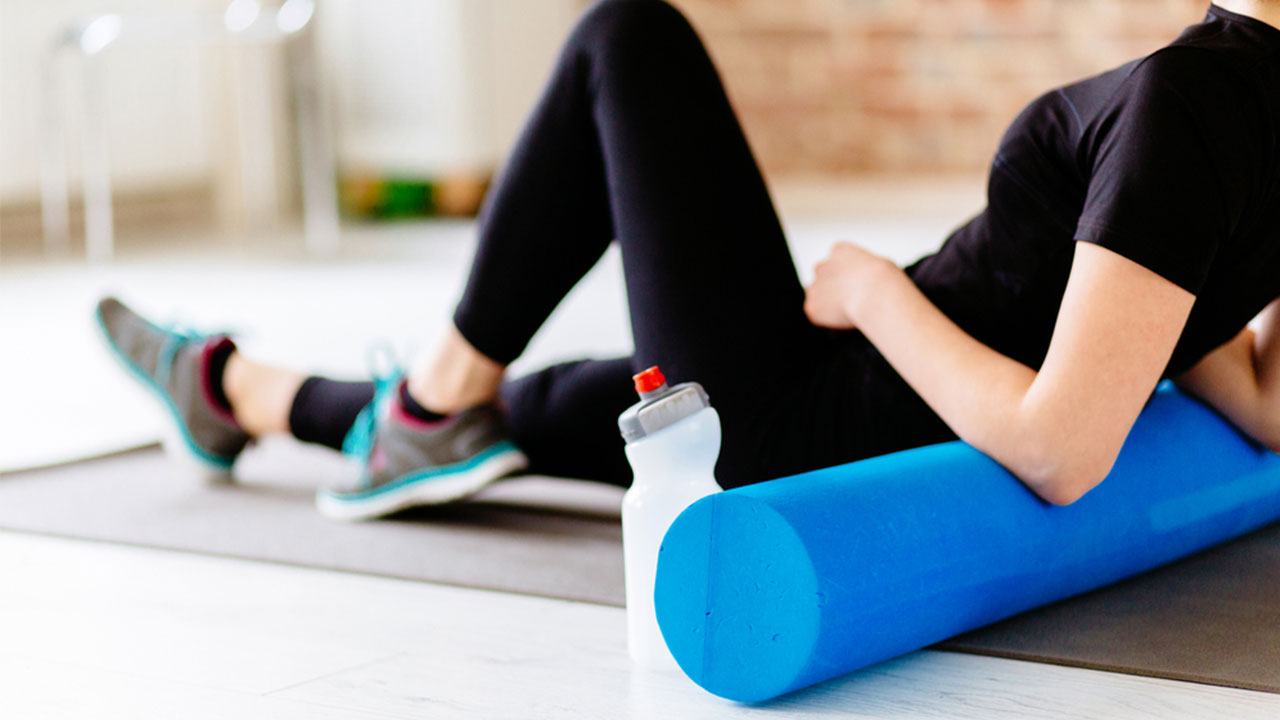 Is foam rolling effective for muscle pain and flexibility? The science  isn't so sure